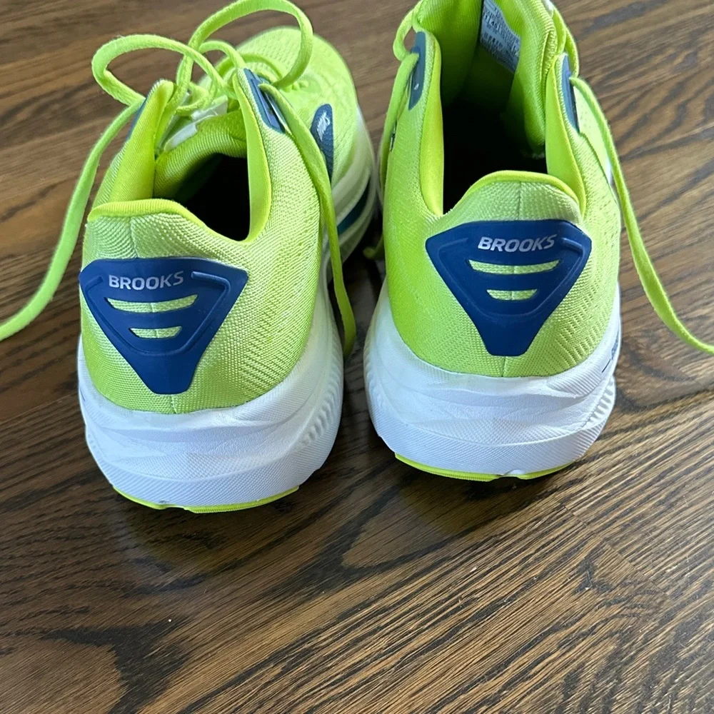 Brooks Men’s Ghost EUC (size 11) - Picture 4 of 7